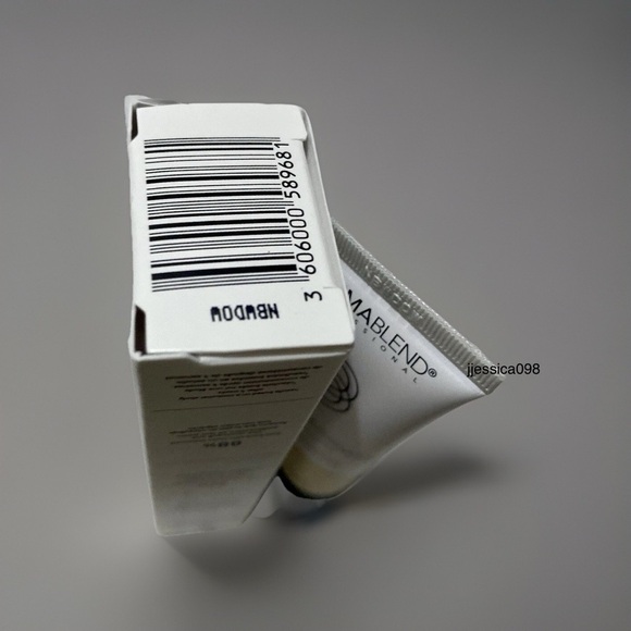 Dermablend Brillant Base Illuminating Primer with Vitamins C & E - Picture 3 of 9